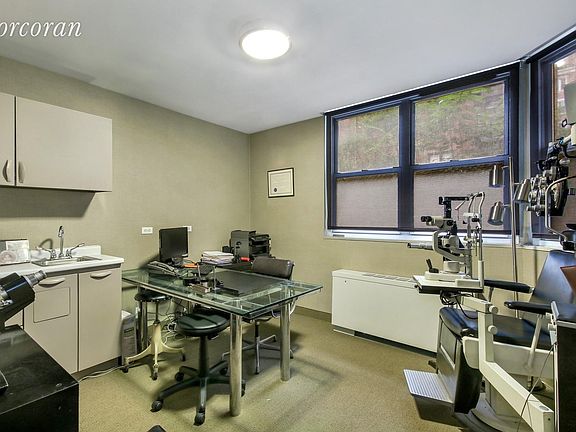 4th image of 114 E 72nd St #1D