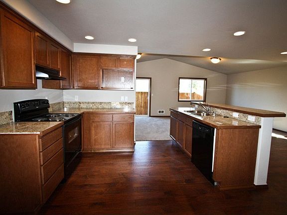 4th image of 4635 148th St NE