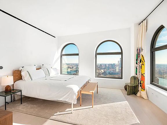 5th image of 130 William St #53C