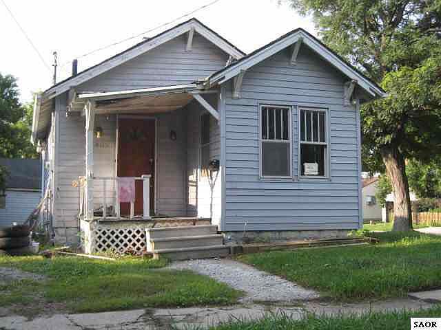 1st image of 2402 N Dakota Ave