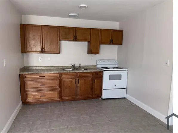 657 W 2nd St, Riviera Beach, FL 33404