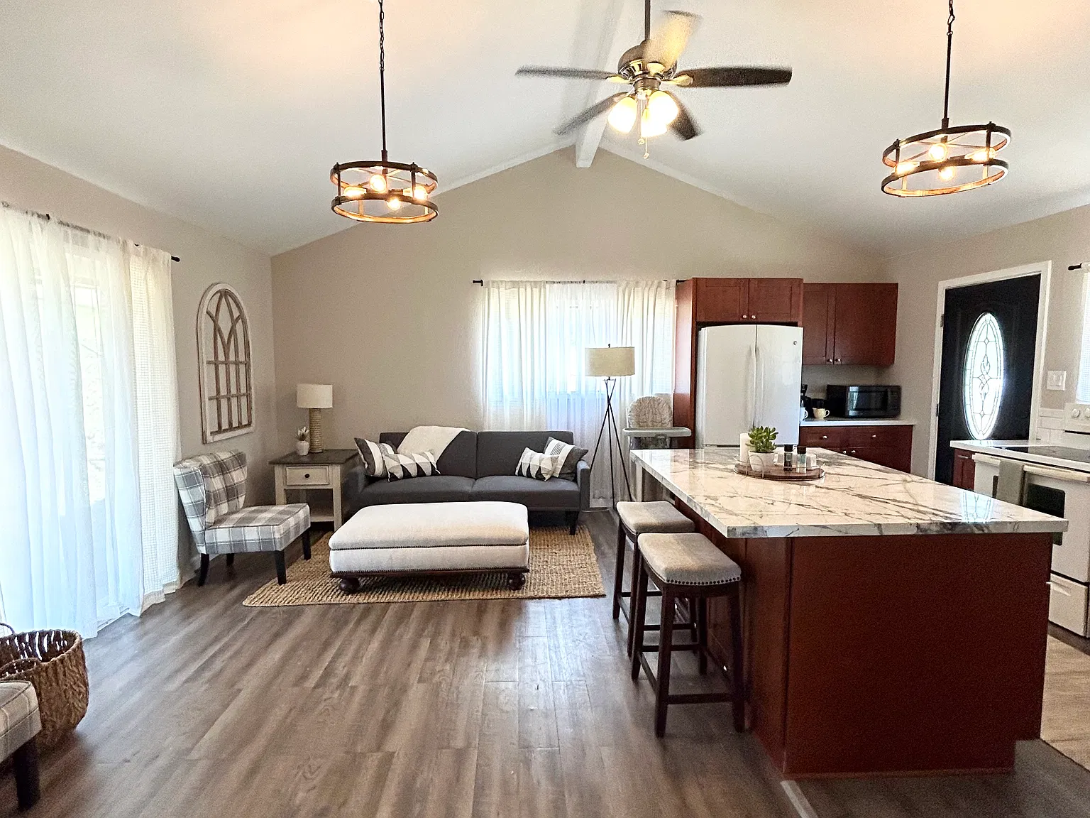 2 bed, 850 sqft, $2,800 — Photo 2