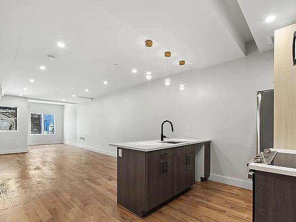 2nd image of 244 Montrose Ave APT 1L