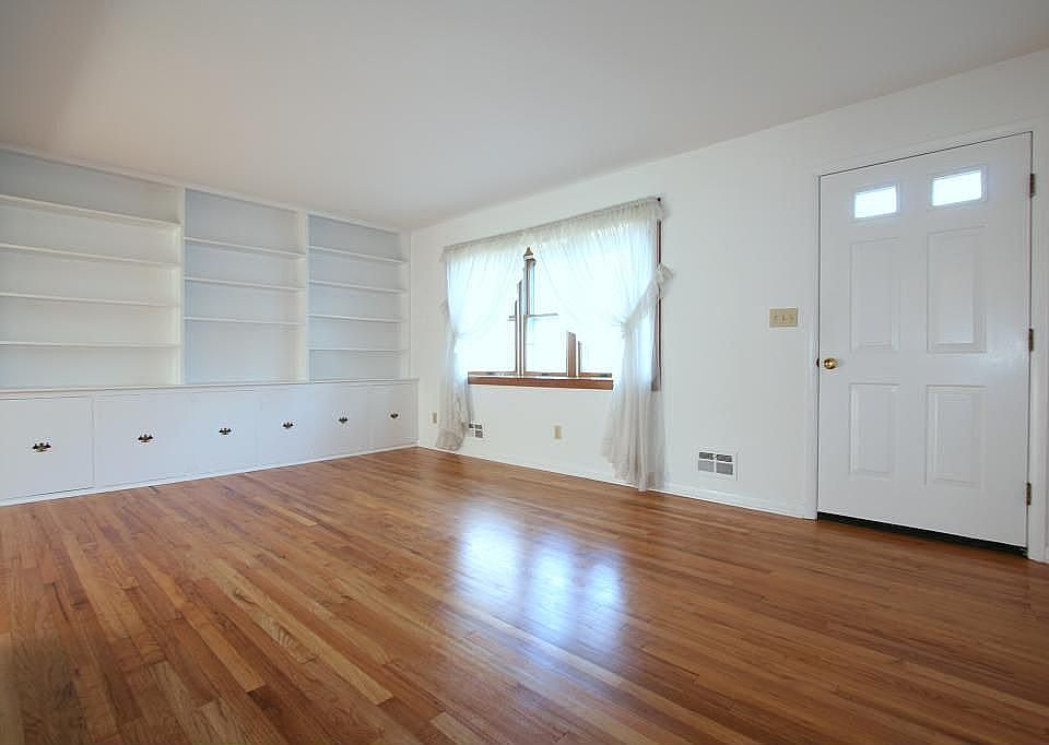 2nd image of 27 Forest Hill Dr