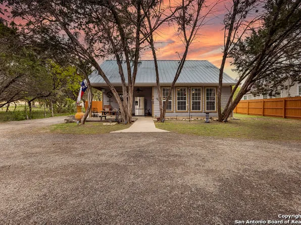 122 Tushaus Trail, Lakehills, TX 78063