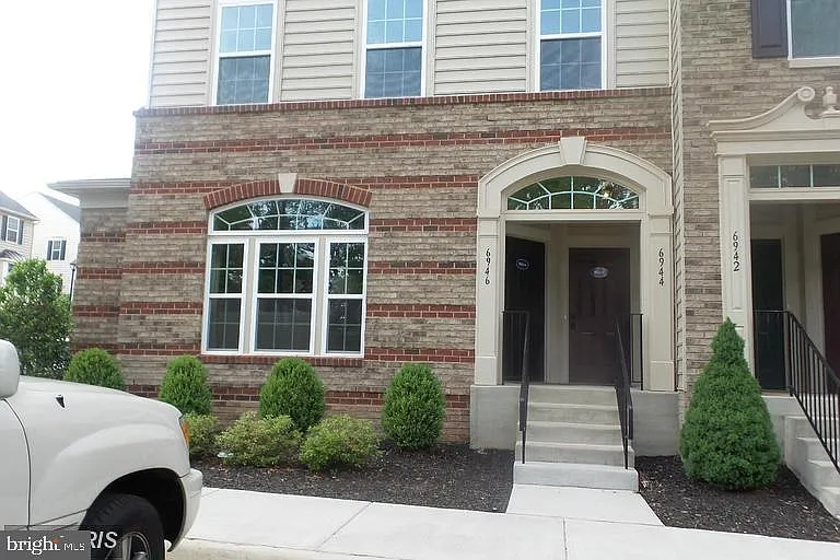 6946 Kona Dr