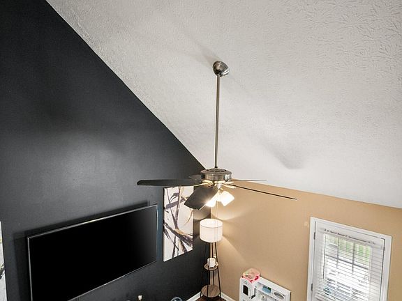 4th image of 3913 Mimosa View Dr