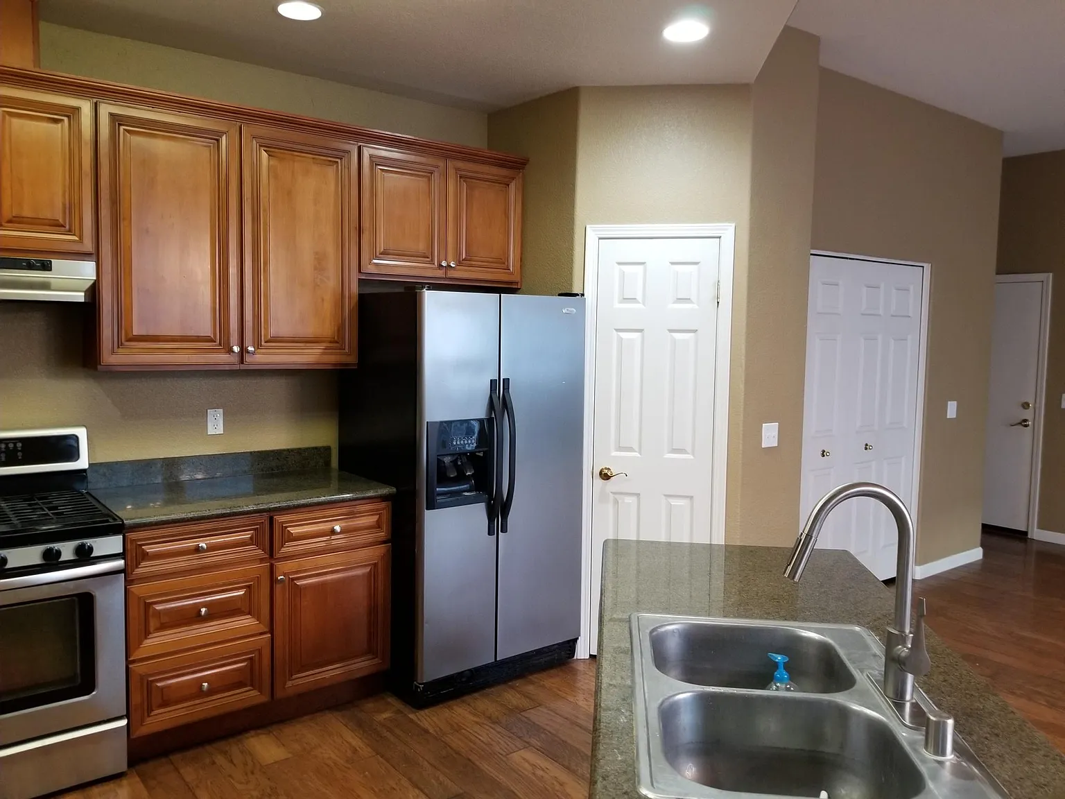 4 bed, 2.5 bath, 2793 sqft, $795 — Photo 3