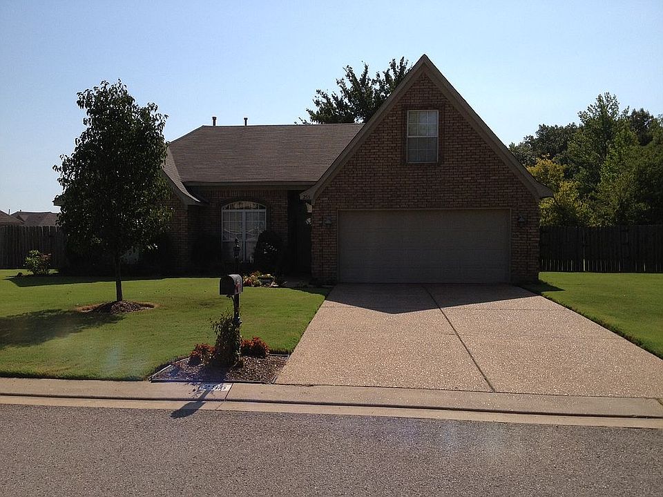 1st image of 255 Cameron Dr