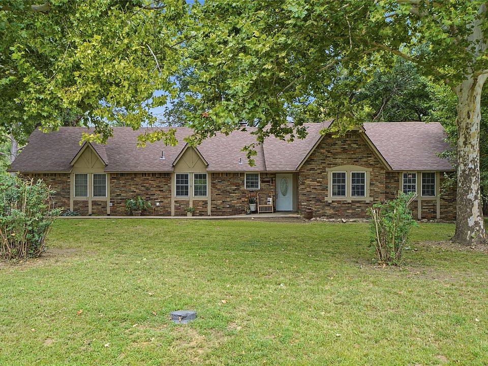 1st image of 754 Spring Ln