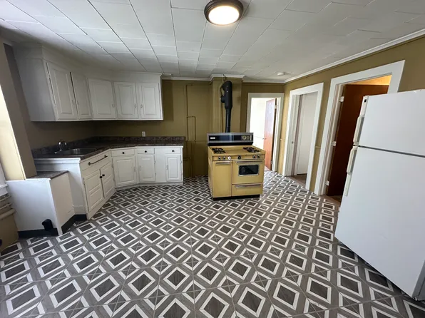 6 Walcott St #1R, Southbridge, MA 01550