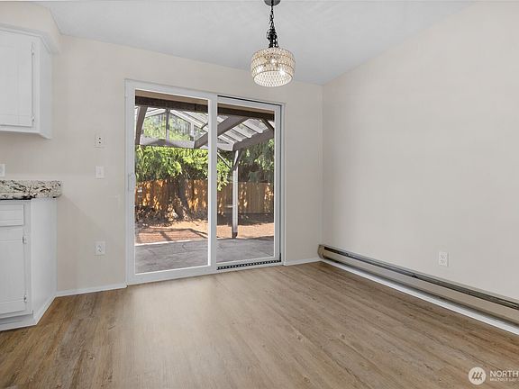 5th image of 6925 19 Drive NE