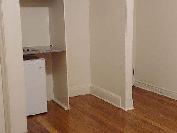 5th image of 916 Georgia St