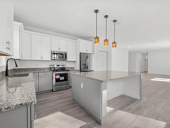 4th image of 703 Fox Gate Ct