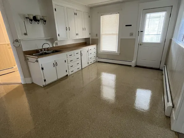 24 Ticonic St #3, Waterville, ME 04901