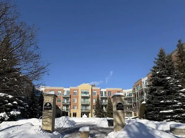 205 Bolton St #401, Ottawa, ON K1N 1K7