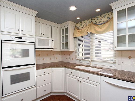 4th image of 2519 Bishop Ln #27