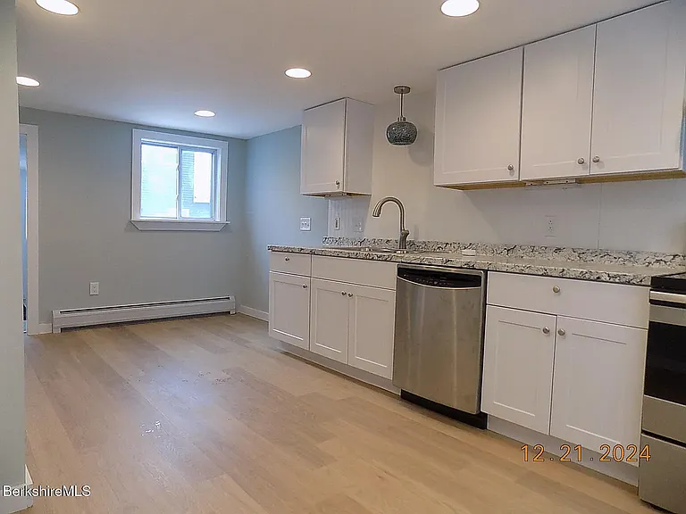 7 Crystal St — Photo 2