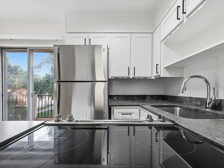 133 N Bailey Ave — Photo 12