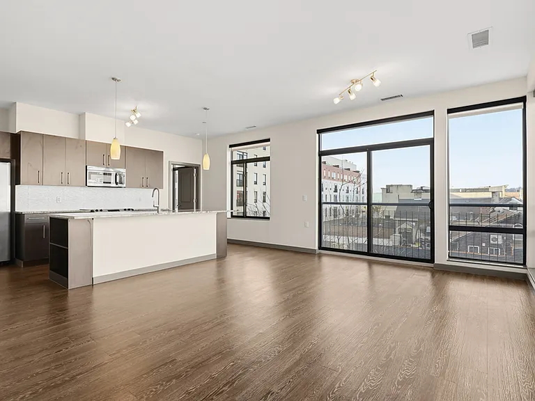 Eastside Bond — Photo 32