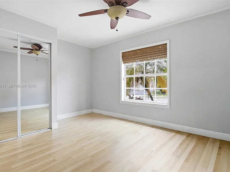411 Bermuda Springs Dr — Photo 27