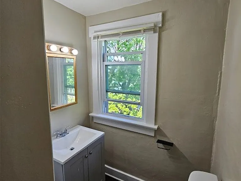 201-203 Pleasant Ave — Photo 17