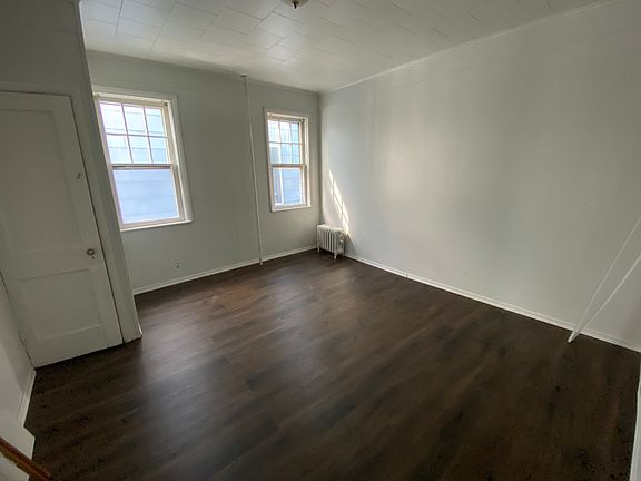 4th image of 86-88 E Walnut St #2
