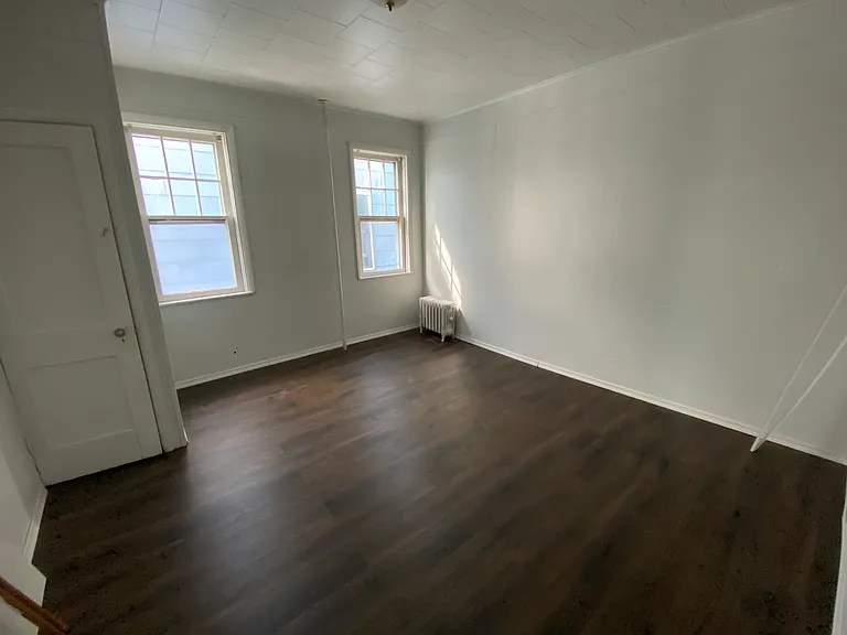 86-88 E Walnut St #2 — Photo 4
