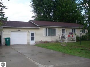 8205 E Upham Dr, Mount Pleasant, MI 48858