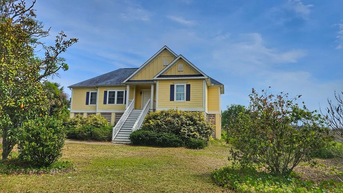 4 bed, 3.0 bath, 2041 sqft, $5,200 — Photo 1