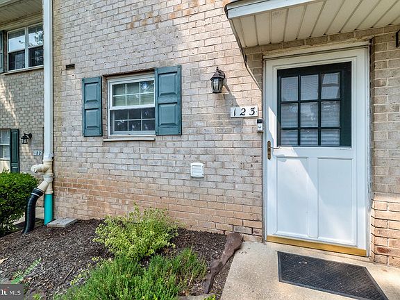 2nd image of 123 Hampstead Dr #123