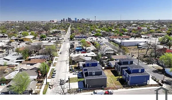 3 bed, $1,425 — Photo 2