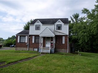 44 Forest Grove Rd, Coraopolis, PA 15108