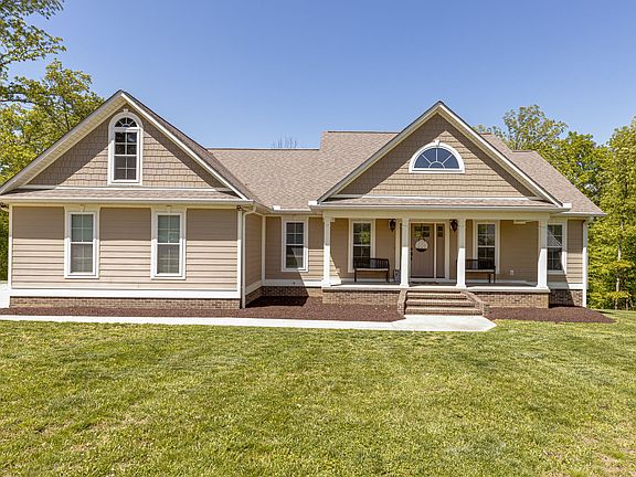 2nd image of 205 Lakeview Dr