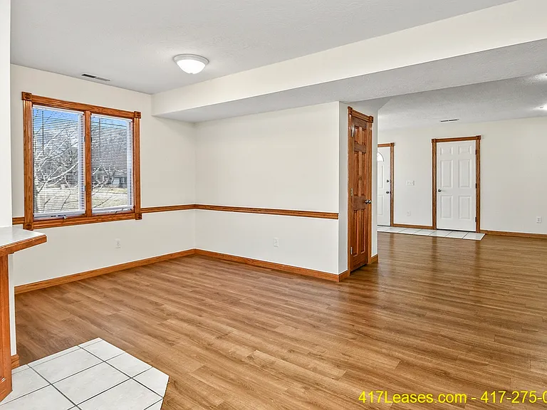 1261 E Lakewood St — Photo 11