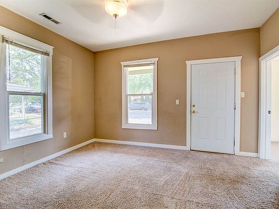 4th image of 2411 E Boone Ave