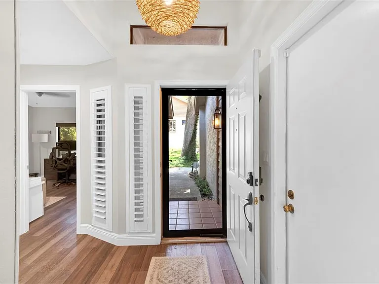 1900 Whispering Way — Photo 8