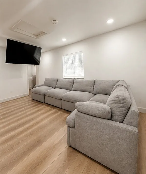 2 bed, 640 sqft, $3,000 — Photo 2