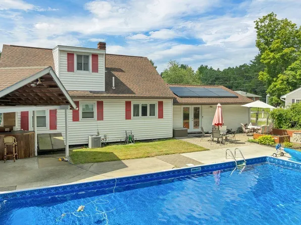 7 Donna Street, Nashua, NH 03060