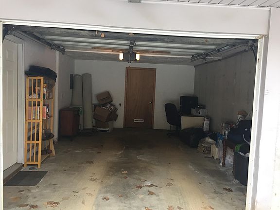 Garage. Oil heat