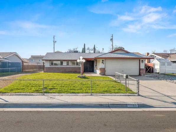 25 Linda Ln, Lemoore, CA 93245
