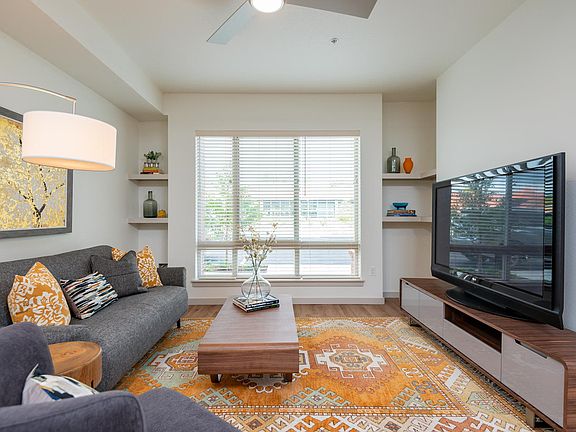 Windsor at Amberglen Apartments | Living Space