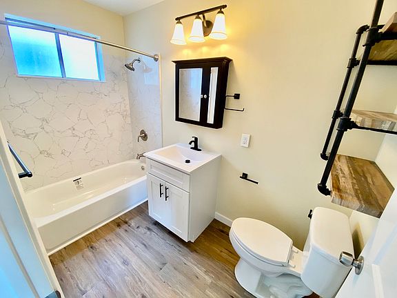 2nd image of 536 Thornton Ave #10