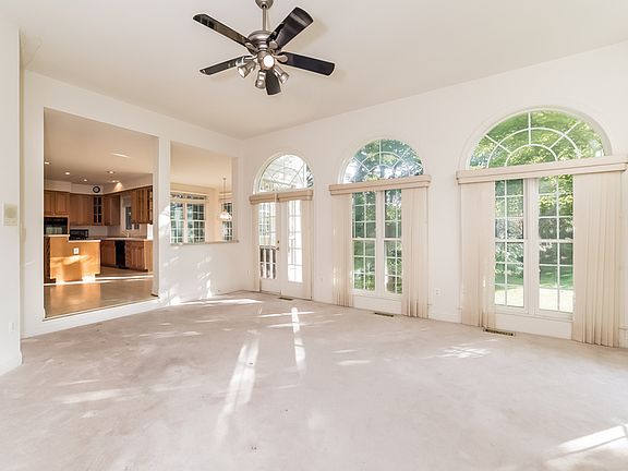 3rd image of 7213 Montview Ct