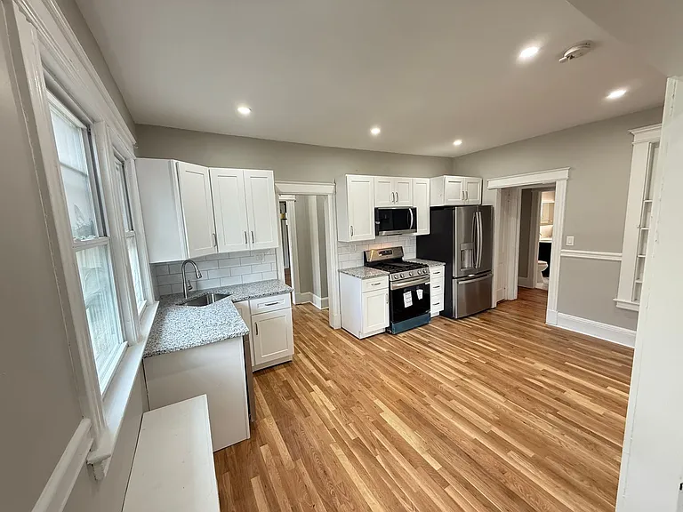 45-47 Maplewood Ave — Photo 17