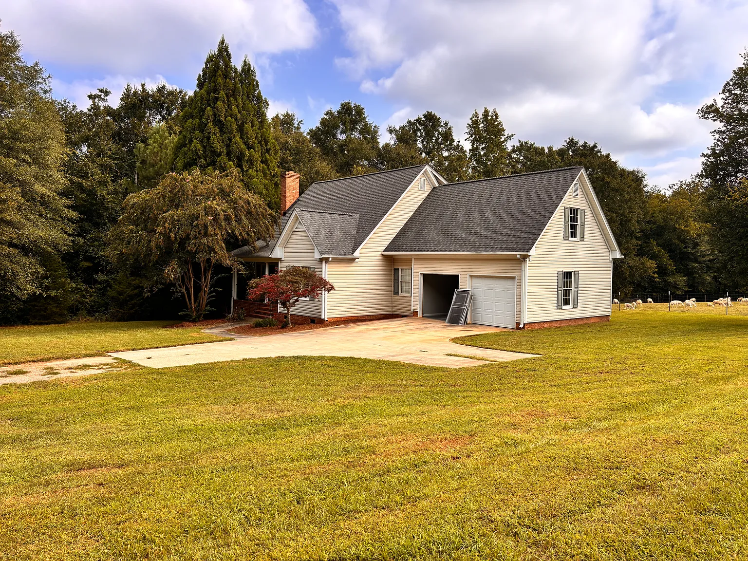 3 bed, 2.5 bath, 2130 sqft, $2,300 — Photo 1