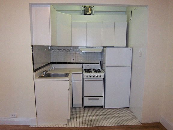 4th image of 243 W End Ave APT 910