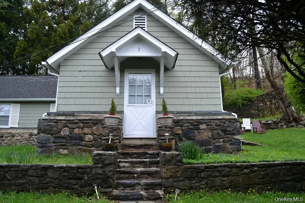 2 bed, 1.0 bath, 1100 sqft, $2,900 — Photo 1