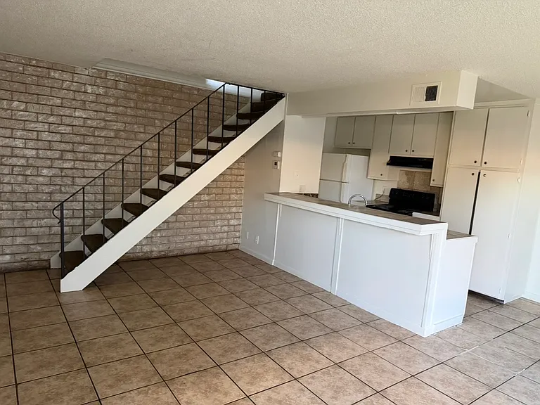 4477 La Cresta Way #2 — Photo 5