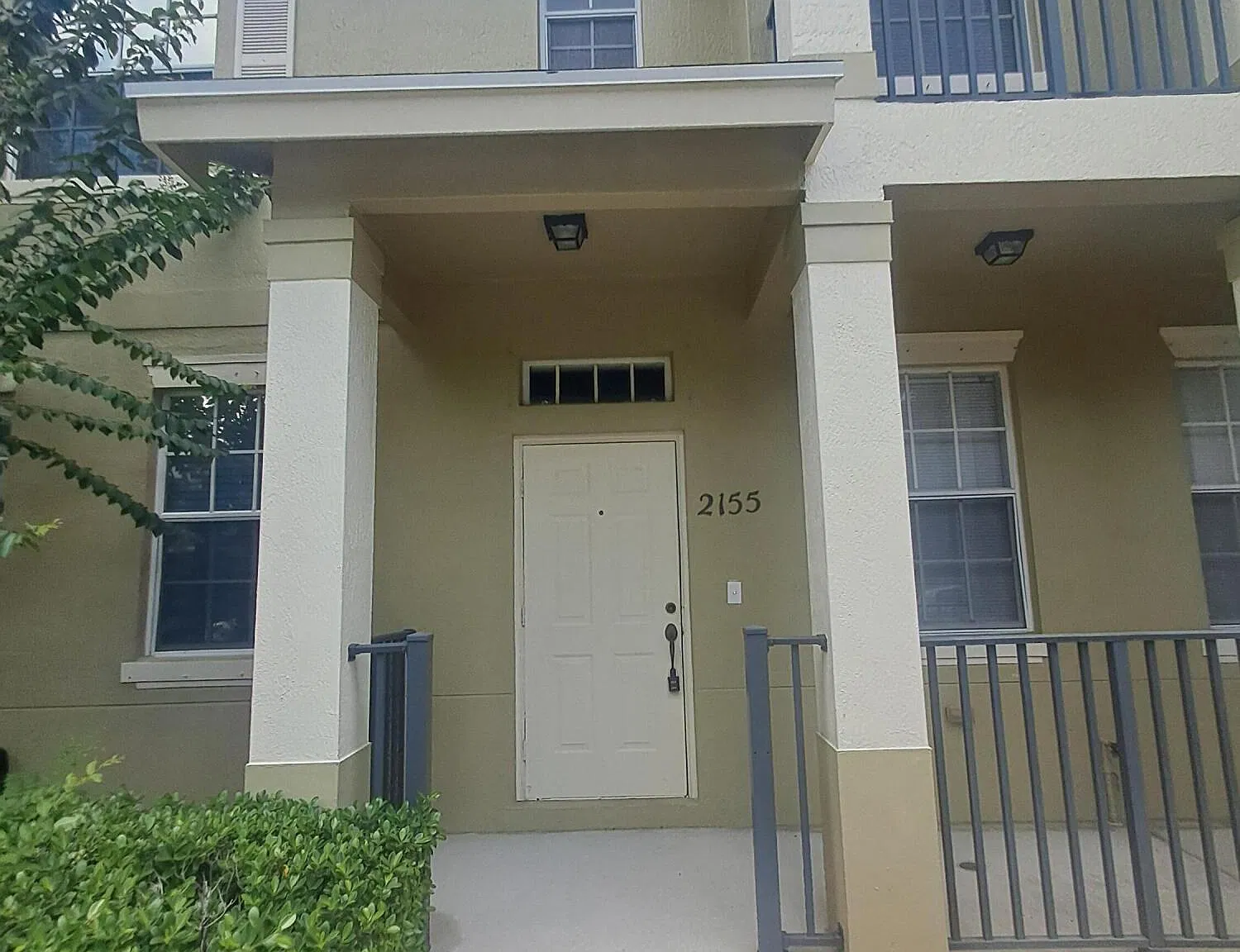 3 bed, 2.5 bath, 1353 sqft, $2,200 — Photo 2